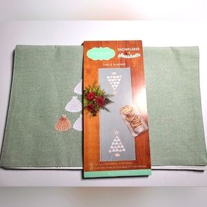 St. Nicholas Square Snowflakes & Seashells Table Runner